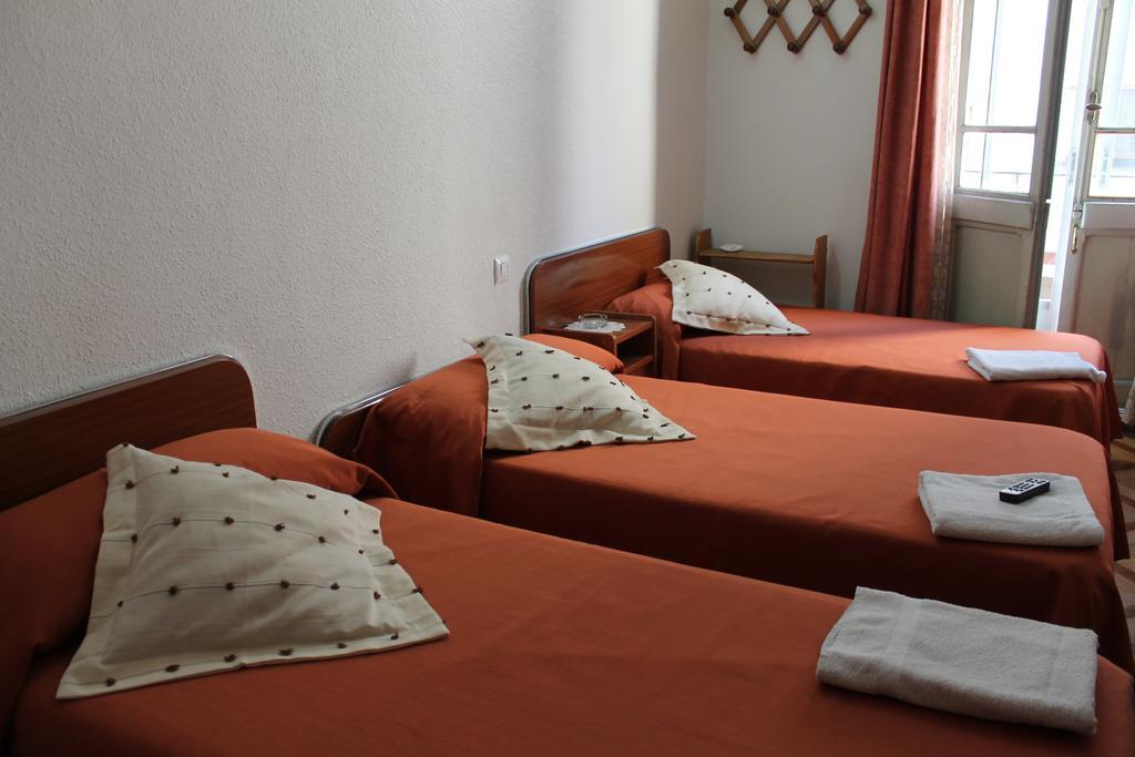 Hostal Xucar Madrid Room photo