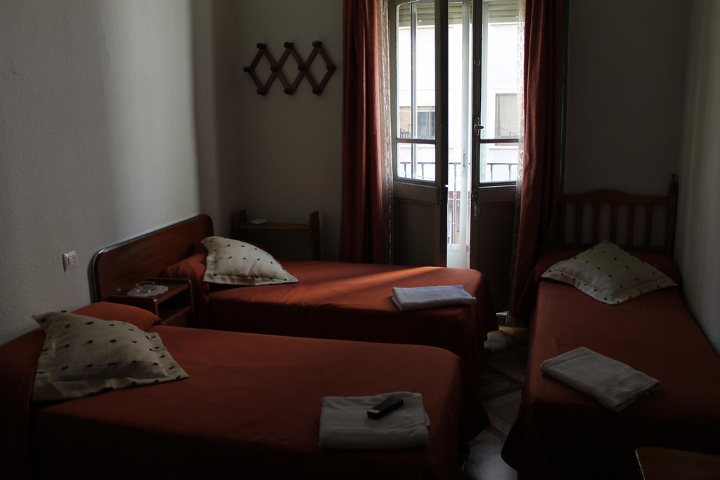 Hostal Xucar Madrid Room photo