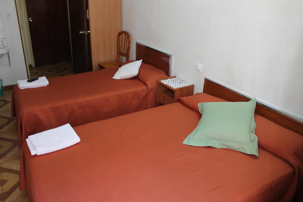 Hostal Xucar Madrid Room photo
